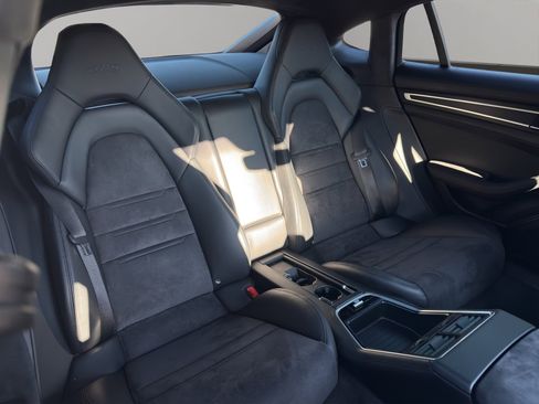 Used 2020 Porsche Panamera GTS image 18