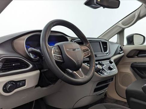 Used 2023 Chrysler Voyager LX FWD image 24