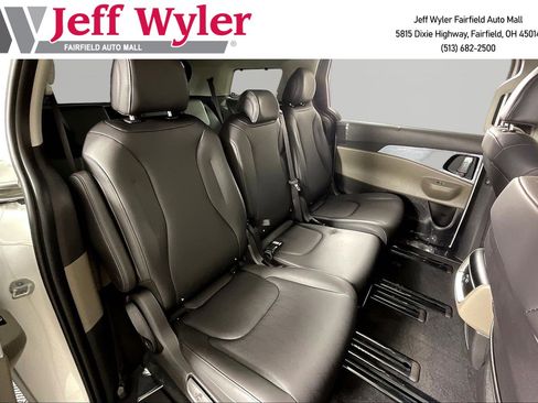 New 2026 Kia Carnival EX FWD image 19