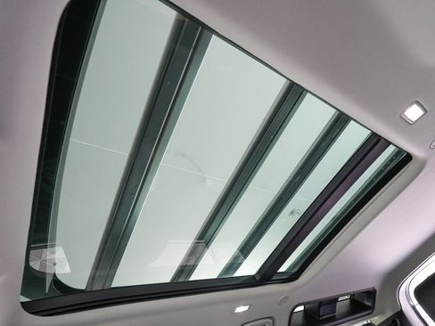 Used 2020 Land Rover Defender 110 HSE image 28