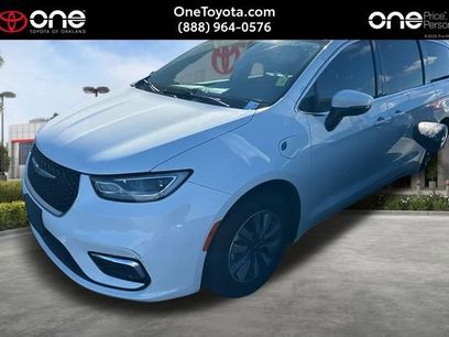 Used 2023 Chrysler Pacifica Touring-L