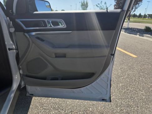 Used 2013 Ford Explorer XLT AWD/4WD image 37