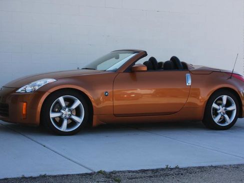 Used 2006 Nissan 350Z Touring RWD image 20