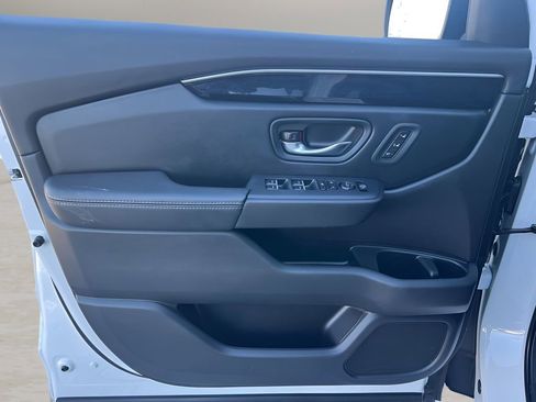 Used 2023 Honda Pilot Touring image 14