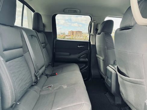 Used 2022 Nissan Frontier SV image 23