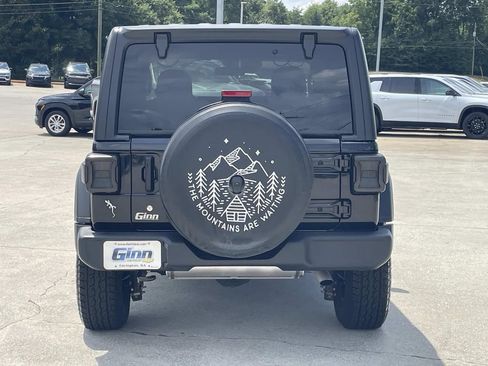 Used 2019 Jeep Wrangler Sport AWD/4WD image 3