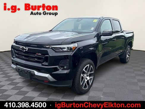 Used 2024 Chevrolet Colorado Z71 w/ Z71 Convenience Package 2 AWD/4WD image 3