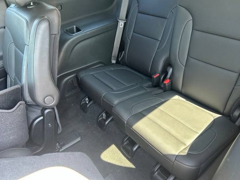 Used 2023 GMC Acadia SLT AWD/4WD image 43