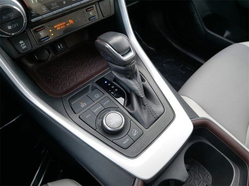 Used 2019 Toyota RAV4 Limited image 22