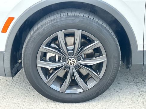 Used 2022 Volkswagen Tiguan SE FWD image 11