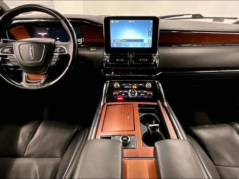 Used 2018 Lincoln Navigator Reserve w/ Technology Package image 17