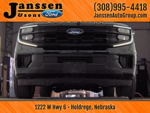 Used 2025 Ford Expedition Max Active AWD/4WD image 3
