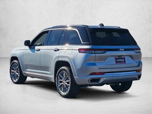 New 2025 Jeep Grand Cherokee Summit image 9