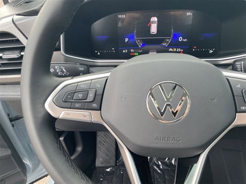 New 2026 Volkswagen Taos SE image 20