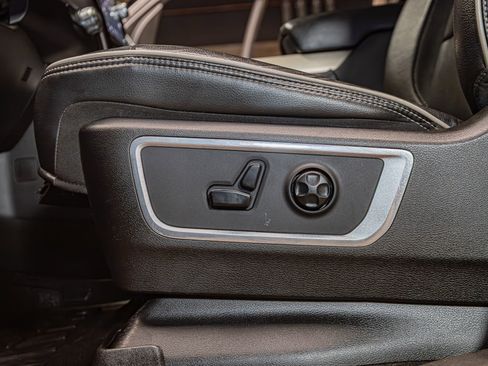 Used 2019 RAM 1500 Laramie AWD/4WD image 21