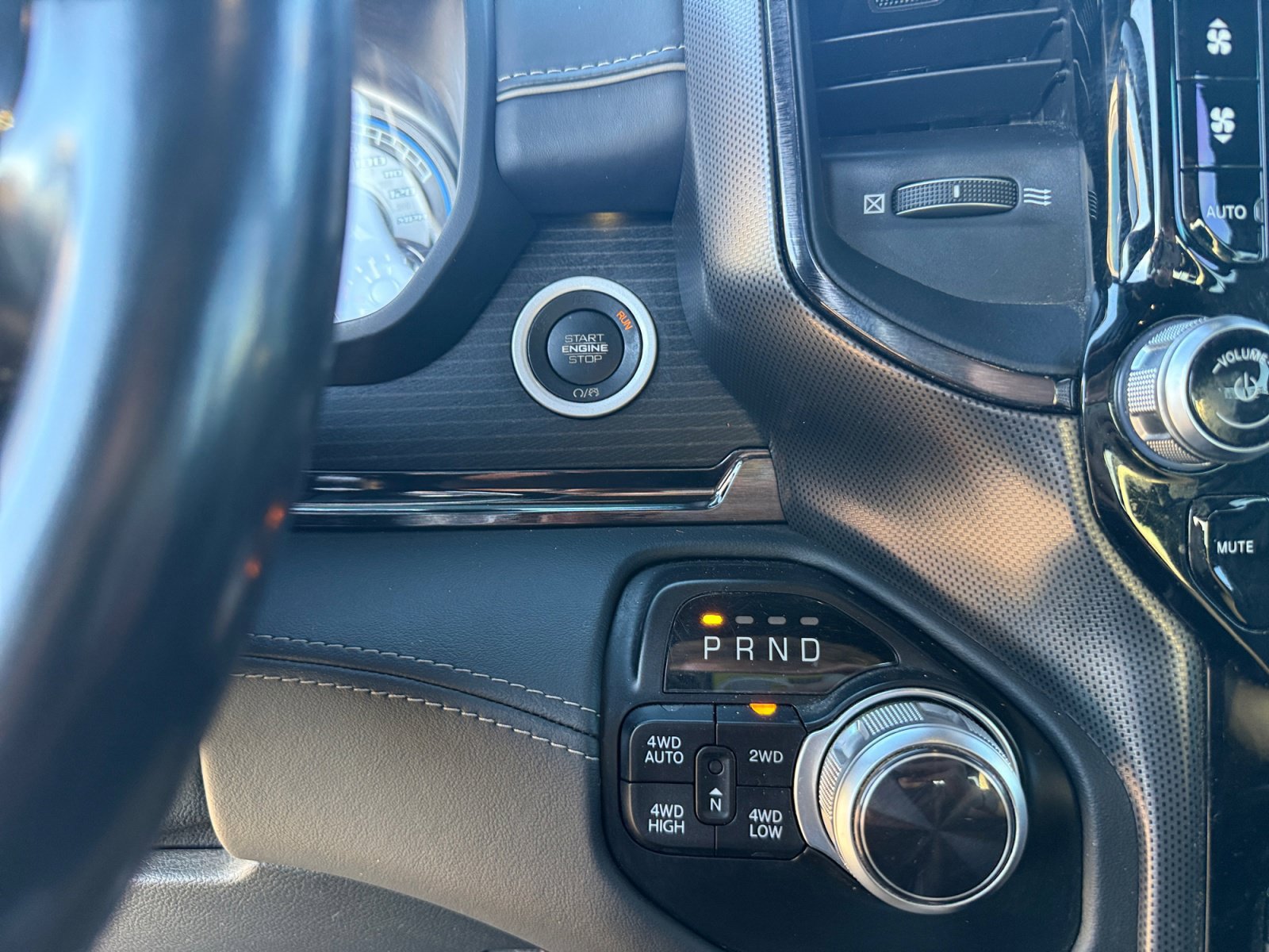 Used 2022 RAM 1500 Limited w/ Body Color Bumper Group AWD/4WD image 26