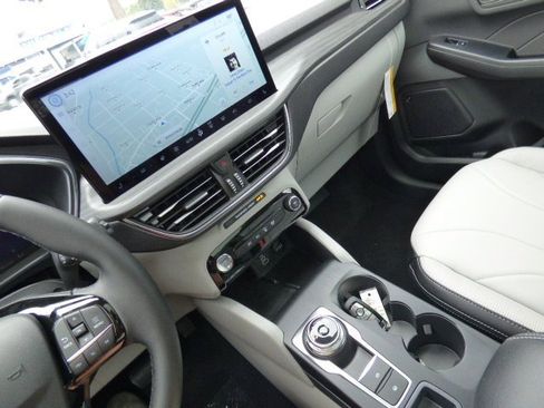 New 2025 Ford Escape SE w/ PHEV Premium Package image 16