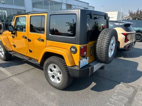 Used 2014 Jeep Wrangler Unlimited Sahara w/ Connectivity Group AWD/4WD image 4