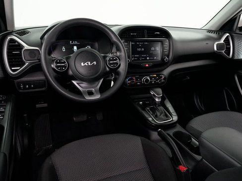 Used 2023 Kia Soul LX image 6