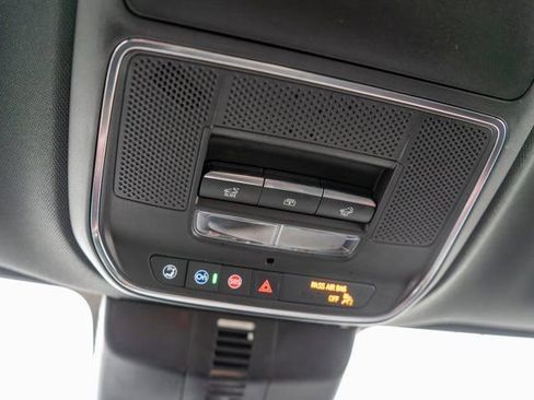 Used 2025 Chevrolet Traverse RS image 38