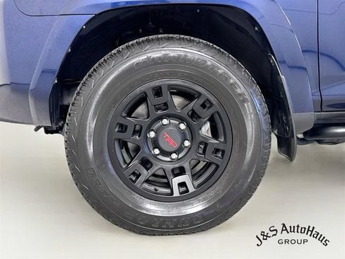 Used 2024 Toyota 4Runner TRD Off-Road Premium w/ Moonroof Package AWD/4WD image 39
