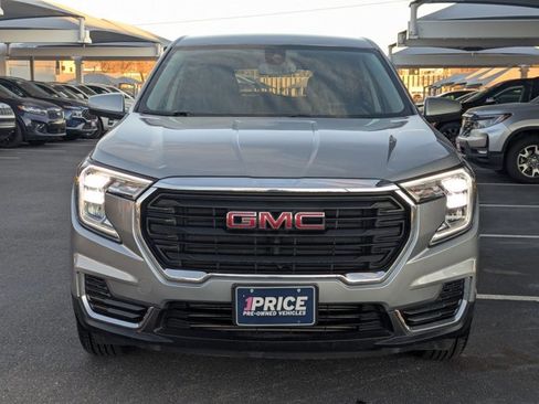 Used 2024 GMC Terrain SLE image 2
