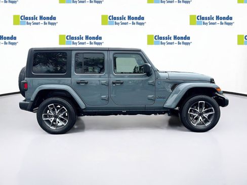 Used 2024 Jeep Wrangler Unlimited AWD/4WD image 9