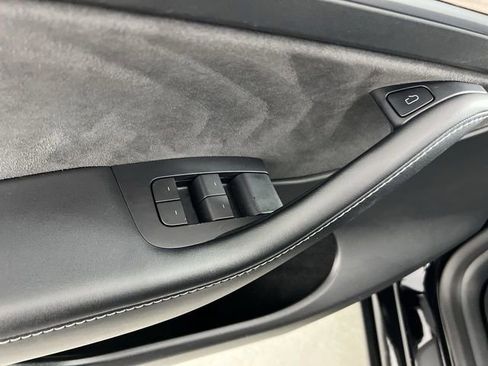 Used 2022 Tesla Model Y Performance AWD/4WD image 22