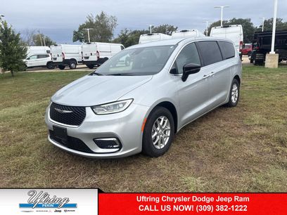 Used 2026 Chrysler Pacifica Select
