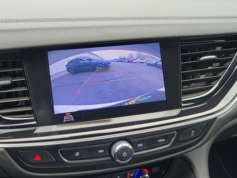 Used 2019 Buick Regal Essence w/ Driver Confidence Package I image 27