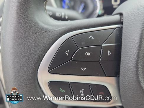 Used 2023 Chrysler Pacifica Touring-L FWD image 27