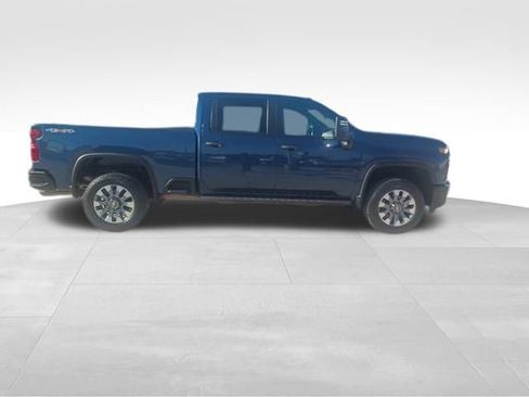 Used 2023 Chevrolet Silverado 2500 Custom w/ Custom Value Package AWD/4WD image 8