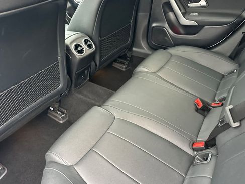 Used 2021 Mercedes-Benz CLA 250 image 4