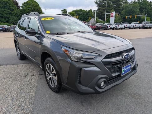 Used 2024 Subaru Outback Premium AWD/4WD image 8