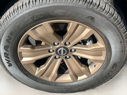 Used 2024 Nissan Titan SV w/ SV Convenience Package image 31