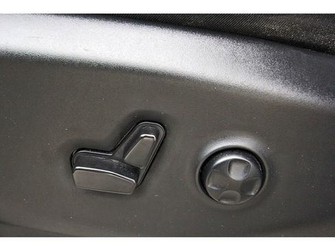 Used 2023 Chrysler Pacifica Touring-L image 27