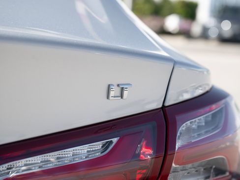 Used 2022 Chevrolet Malibu LT image 13