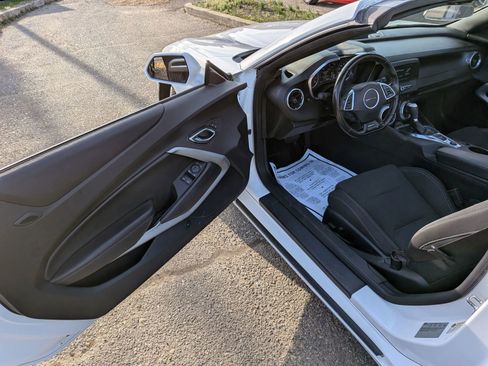 Used 2017 Chevrolet Camaro LT RWD image 21