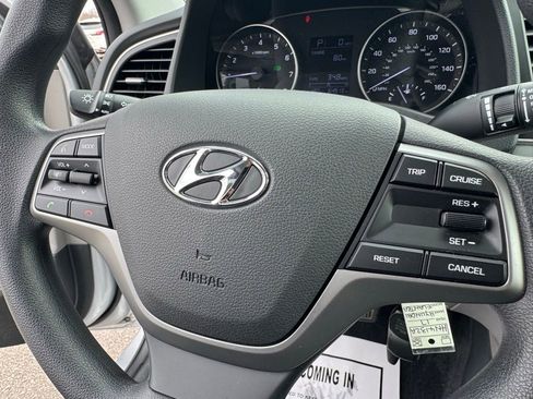 Used 2017 Hyundai Elantra SE FWD image 28
