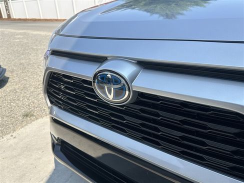 Used 2022 Toyota RAV4 SE w/ Convenience Package AWD/4WD image 16