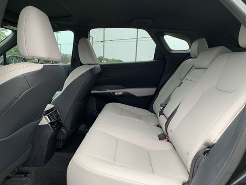 Used 2025 Lexus RX 350 F Sport w/ Convenience Package AWD/4WD image 32