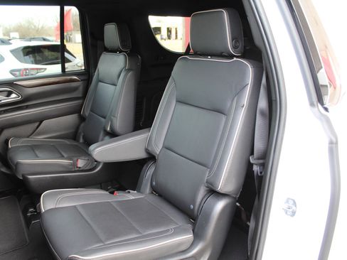 Used 2023 Chevrolet Suburban Premier image 30