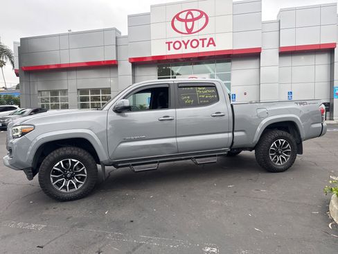 Used 2020 Toyota Tacoma TRD Sport w/ Technology Package RWD image 3