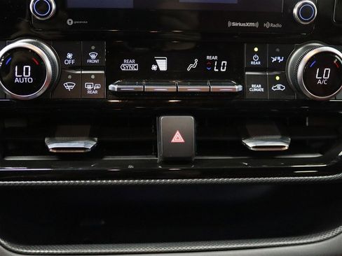 Used 2022 Toyota Highlander XSE image 17