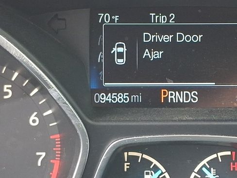 Used 2017 Ford Escape SE w/ SE Cold Weather Package AWD/4WD image 20