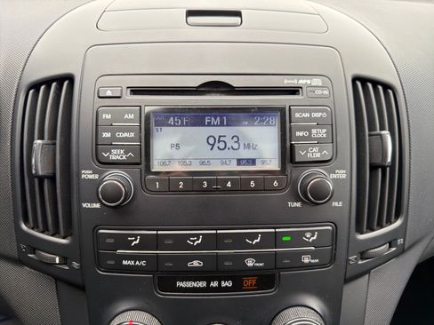 Used 2011 Hyundai Elantra SE image 15