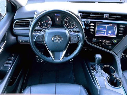 Used 2019 Toyota Camry SE image 5