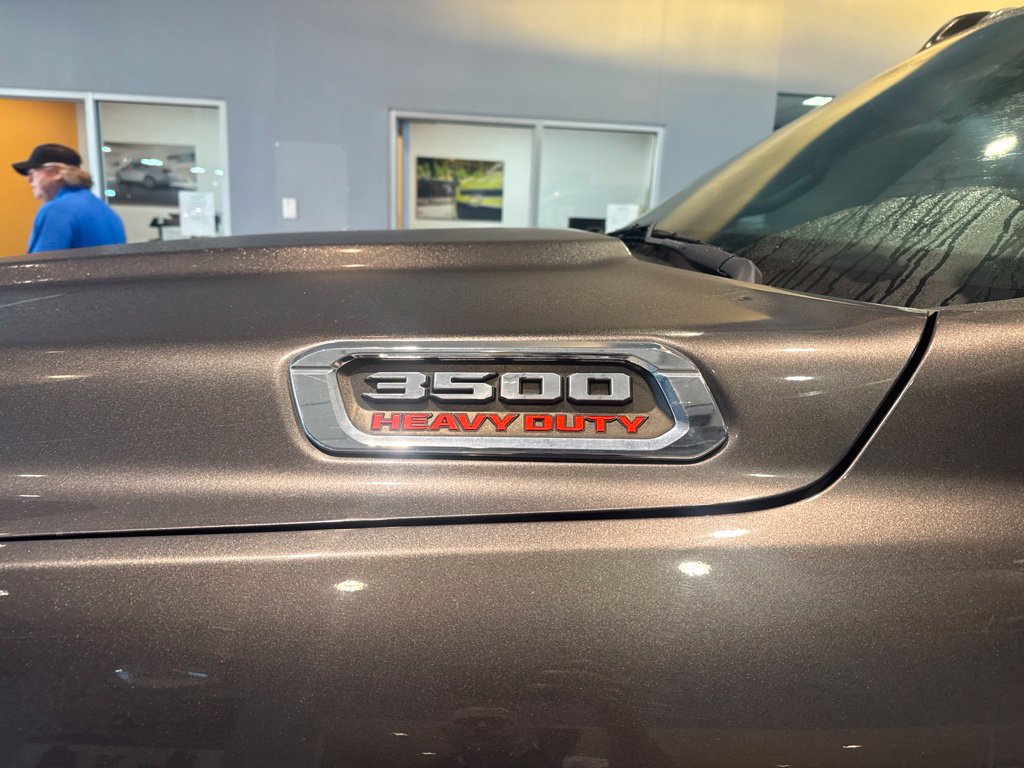 Used 2024 RAM 3500 Tradesman w/ Chrome Appearance Group AWD/4WD image 8