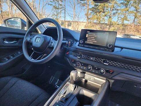 Used 2025 Honda Accord SE image 13