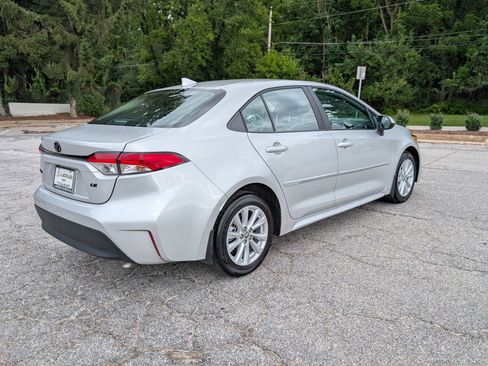 Used 2026 Toyota Corolla LE w/ LE Premium Package FWD image 3